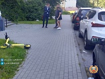 В Калининграде девочку после мальчика на самокате увезли в больницу