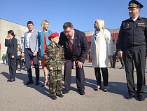 Депутат Госдумы Пятикоп принял военный парад детей (видео, фото)