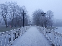 На Верхнем озере сорвалась с моста маленькая девочка 