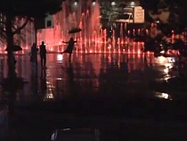 «Он работает!»: в Калининграде запустили поющий фонтан 