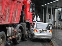 Движение на двухъярусном мосту в Калининграде парализовано (карта)