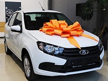 Государство в третий раз дарит жителю Мамоново новую машину 