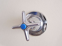 Жители улицы Борзова остались без холодной воды из-за аварии