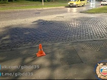 Сбежавший самокатчик сбил 32-летнюю женщину в Калининграде