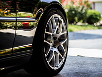 В Балтийске мужик остался без двух колёс, припарковав авто на улице