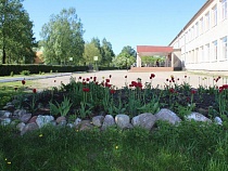 Нестеровских чиновников заставили починить дорогу и сделать переход у школы