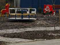 После просьбы жителей под Гвардейском установили детские площадки