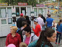 Мужчина с семилетним сыном выпали из кабинки аттракциона в Центральном парке