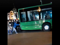 После Нового года в Калининграде пассажиры сами толкали автобус (видео) 