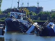 На затопленном в Светлом траулере проводились работы 