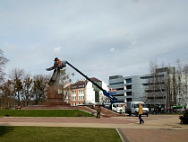 Памятник «Мать Россия» в центре Калининграда помыли