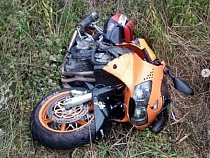 Под Гурьевском мотоциклист перевернулся после столкновения с «Мерседесом»