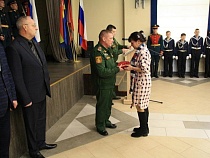В Гусеве посмертно вручили награды для семерых погибших на Украине