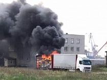 На Вагоностроительной в Калининграде сгорел прицеп с бойлерами