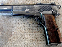 В Калининграде сожительница наркоторговца призналась в хранении пистолета 