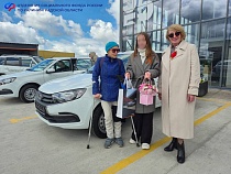 Инвалидам в Калининграде раздают бесплатно машины