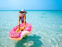 Фламинго vs. Пончик: как правильно выбрать аксессуары для пляжа?