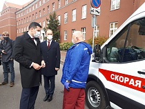 Алиханов назвал зарплату врачей в Калининградской области 