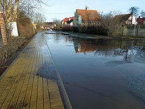 На Куршской косе начинается капремонт затапливаемой улицы в Лесном