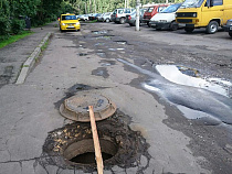 На улице Фрунзе в Калининграде разверзся люк