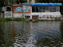 Крупину предложили воткнуть у Верхнего озера гостиницу (фото)