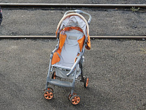 Полиция разыскивает мать малыша, оставленного у автоцентра