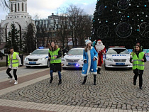 Полицейский Дед Мороз устроил в центре Калининграда флешмоб