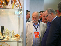 Эксперт: китайский рынок янтаря на 90% криминализован