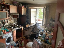 Холодильник чуть не спалил захламлённую квартиру в Калининграде