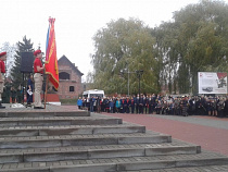 Алиханов о юнармецах: ребята мёрзнут, мне холодно смотреть на них 