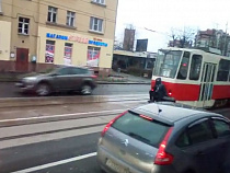 На Советском проспекте засняли очередного зацепера (видео)