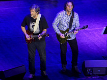 Эмир Кустурица на концерте в Светлогорске заставил зрительниц отжиматься