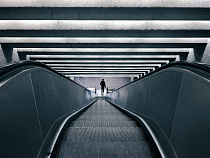 В аэропорту Храброво провалилась ступень эскалатора, на котором ехали люди (дополнено)