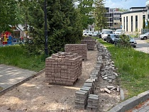 В Светлогорске снова занялись заменой почти новой плитки