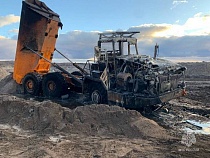 На Калининградском янтарном комбинате в карьере сгорел самосвал