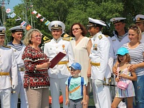 Коллектив «Автотор» поздравил экипаж МРК «Серпухов» с Днём ВМФ