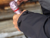 Стало известно, что сотворила с «Ауди» женщина с бутылкой шампанского