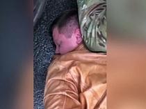 Появилось видео задержания полицейского спецназцом ФСБ в Калининграде