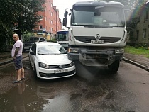 Улица Коммунистическая в Калининграде встала в 1,5-километровой пробке