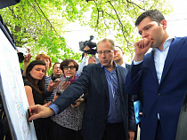 Антон Алиханов потребовал завершить ремонт Высокого моста в начале сентября