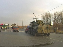 Военные: столкновение с БТР произошло по вине водителя гражданского автомобиля