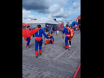 Испанские супермены станцевали в фан-зоне Калининграда (видео)