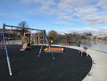 Спасатели достали с середины Летнего озера двоих детей