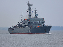 Учебный корабль «Смольный» принял на борт калининградских курсантов