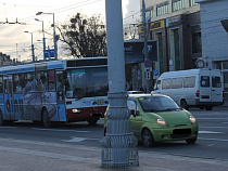 С начала года 12 калининградцев получили травмы в результате падения в общественном транспорте