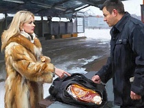 Женщина из Калининграда решила кормить хамоном Западную Европу