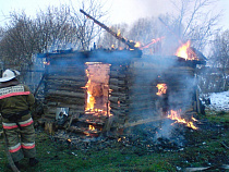 Правдинские пожарные тушили баню вдевятером