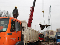 Высокий мост переезжает в музей Фридланские ворота