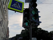 На площади Победы поставили раздельный счётчик времени для пешеходов и авто