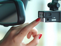 9 мая мужчина в женском халате украл видеорегистратор